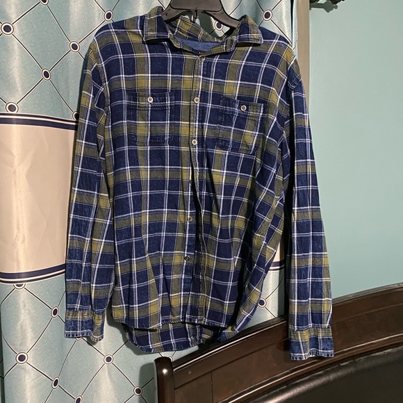 Green flannel - Picture 1 of 3